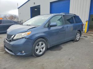 Toyota Sienna LE 3.5L 6 2015
