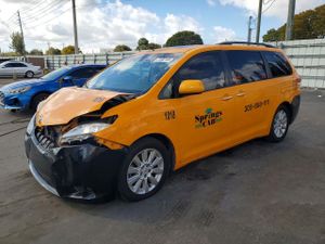 Toyota Sienna XLE 3.5L 6 2011
