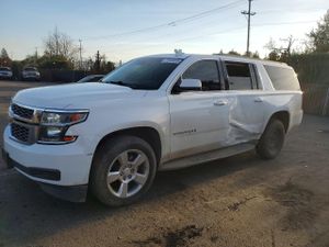 Chevrolet Suburban 5.3L 8 2015