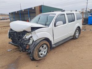 Nissan Pathfinder LE 4.0L 6 2005