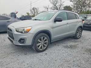 Mitsubishi Outlander LE 2.0L 4 2013