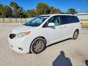 Toyota Sienna XLE 3.5L 6 2013