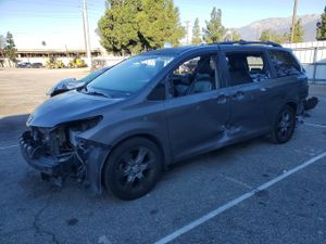 Toyota Sienna SPORT 3.5L 6 2015