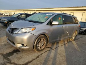 Toyota Sienna XLE 3.5L 6 2015