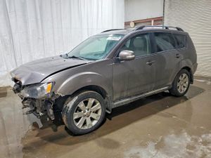 Mitsubishi Outlander SE 2.4L 4 2013