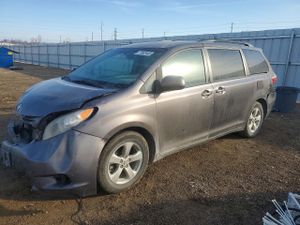 Toyota Sienna LE 3.5L 6 2015