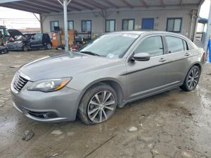 Chrysler 200 TOURING 2.4L 4 2013