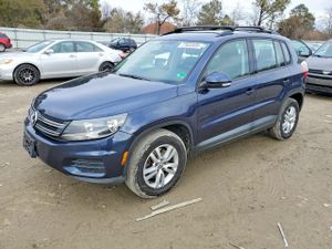 Volkswagen Tiguan S 2.0L 4 2015