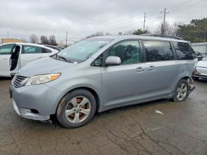 Toyota Sienna LE 3.5L 6 2012