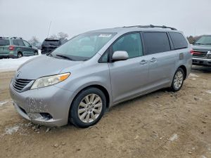 Toyota Sienna LE 3.5L 6 2012