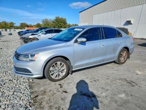 Volkswagen Jetta SE 1.8L 4 2015