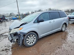 Toyota Sienna XLE 3.5L 6 2013