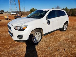 Mitsubishi Outlander ES 2.0L 4 2015