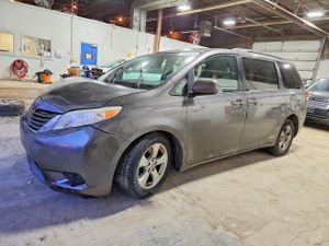 Toyota Sienna LE 3.5L 6 2014