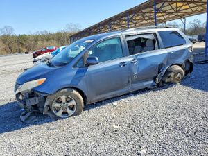 Toyota Sienna LE 3.5L 6 2014