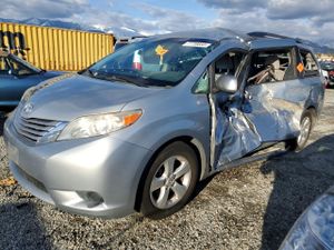 Toyota Sienna 3.5L 6 2015