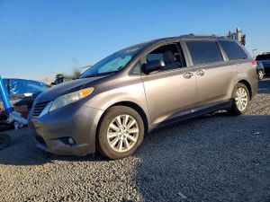 Toyota Sienna XLE 3.5L 6 2011