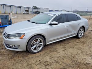 Volkswagen Passat SE 2.0L 4 2014