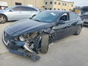 Nissan Altima SV 2.5L 4 2021