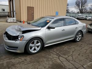 Volkswagen Passat SE 2.0L 4 2013