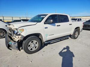 Toyota Tundra CREWMAX SR5 5.7L 8 2015