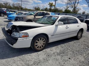 Lincoln Town Car SIGNATURE LIMITED 4.6L 8 2010