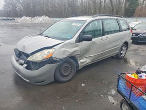 Toyota Sienna CE 3.5L 6 2009