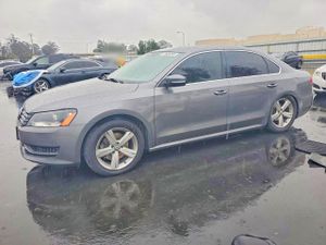 Volkswagen Passat SE 2.5L 5 2012