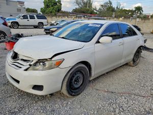 Toyota Camry BASE 2.5L 4 2010