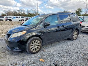 Toyota Sienna XLE 3.5L 6 2013