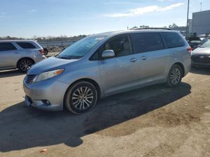 Toyota Sienna XLE 3.5L 6 2011