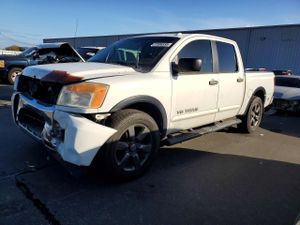 Nissan Titan S 5.6L 8 2015