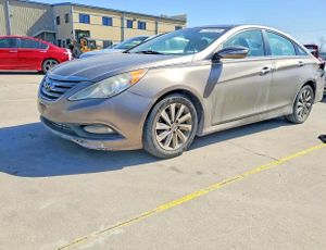 Hyundai Sonata SE 2.4L 4 2014