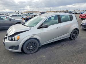 Chevrolet Aveo (Sonic) LT 1.8L 4 2013