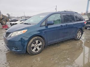 Toyota Sienna LE 3.5L 6 2012