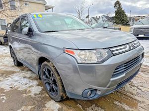 Mitsubishi Outlander SE 2.4L 4 2014