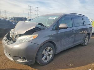 Toyota Sienna LE 3.5L 6 2012