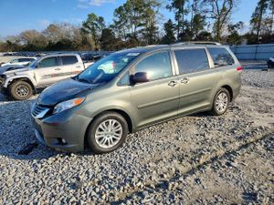Toyota Sienna XLE 3.5L 6 2014