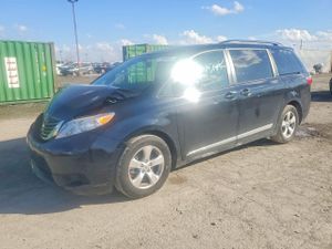 Toyota Sienna LE 3.5L 6 2015