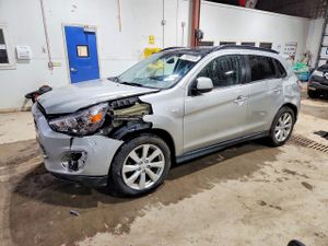 Mitsubishi Outlander SE 2.0L 4 2013