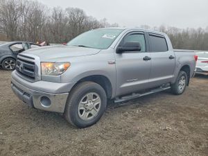 Toyota Tundra CREWMAX SR5 5.7L 8 2010