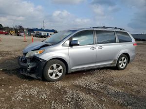 Toyota Sienna LE 3.5L 6 2011