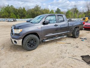 Toyota Tundra DOUBLE CAB SR5 5.7L 8 2011