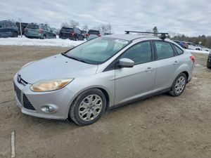 Ford Focus SE 2.0L 4 2012