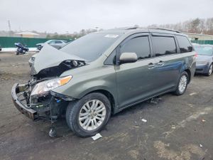 Toyota Sienna XLE 3.5L 6 2011