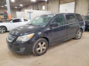 Volkswagen Routan SE 3.8L 6 2010