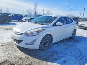 Hyundai Elantra SE 2.0L 4 2015