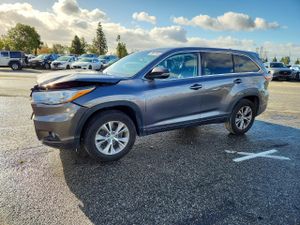 Toyota Highlander LE 3.5L 6 2015