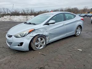 Hyundai Elantra GLS 1.8L 4 2013