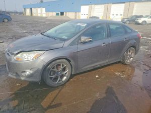 Ford Focus SE 2.0L 4 2013